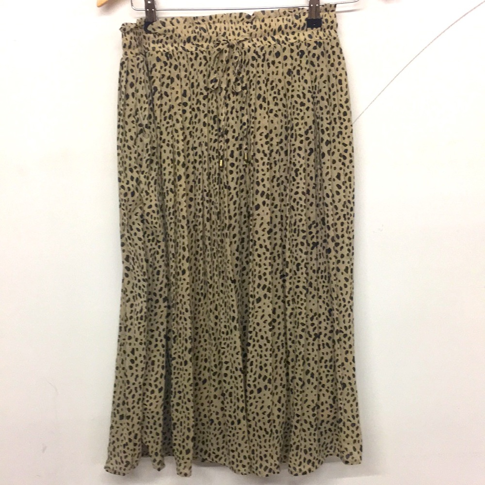 Pink Lily small animal print pleated skirt. Like new